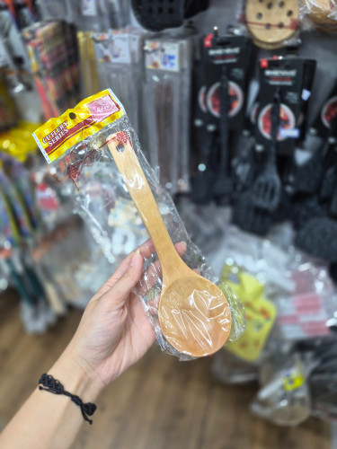 ملاقه چوبی آشپزخانه